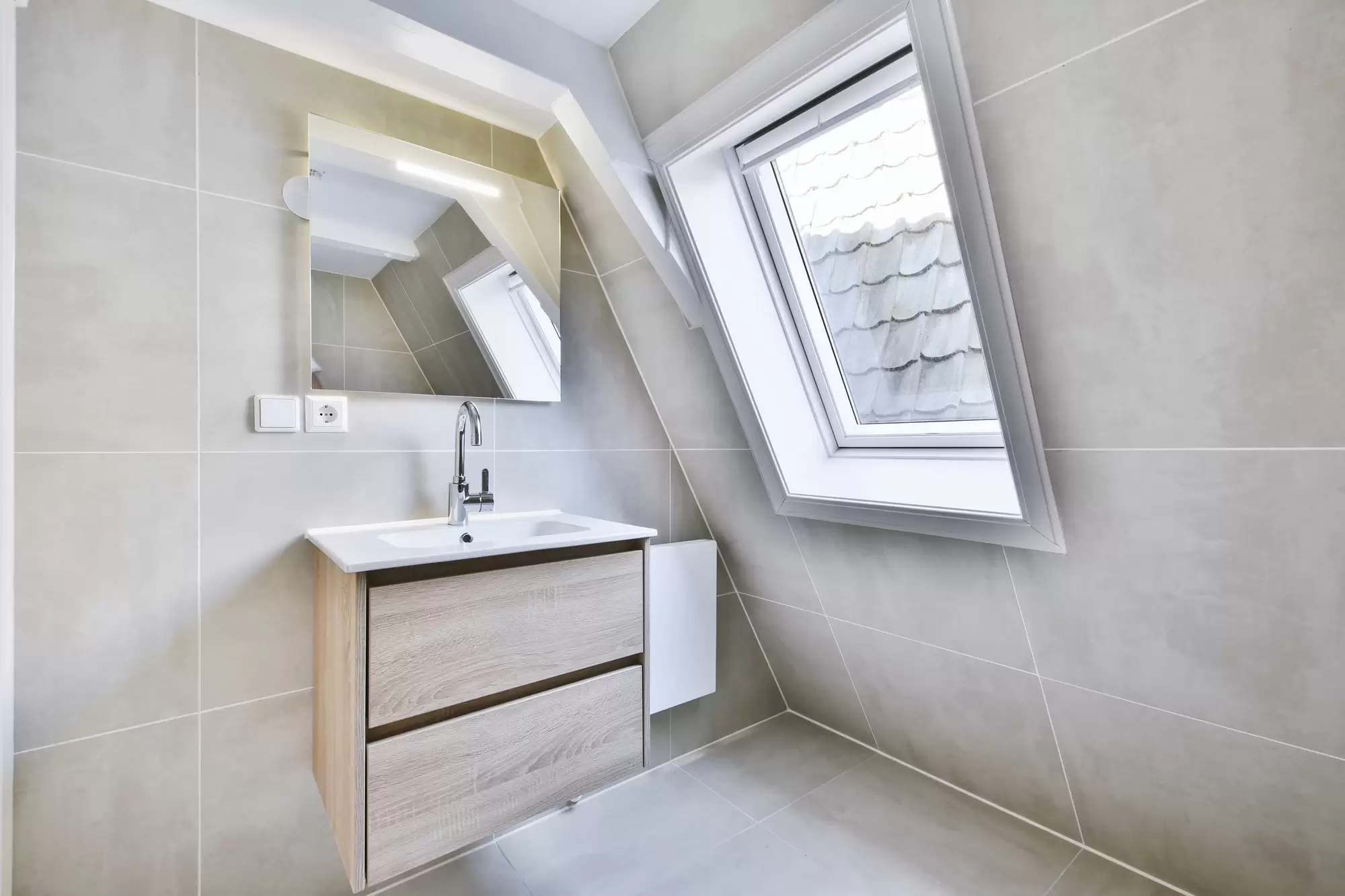 Bathroom with marble walls