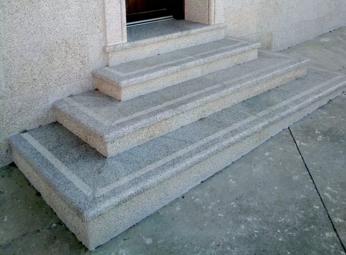 Casa con molduras de cantería