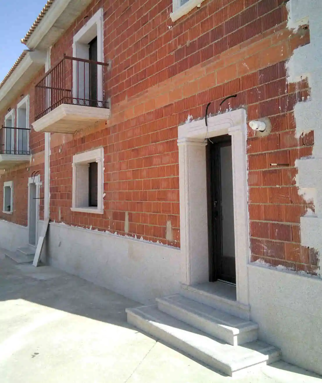 Casa con molduras de cantería - Image 2