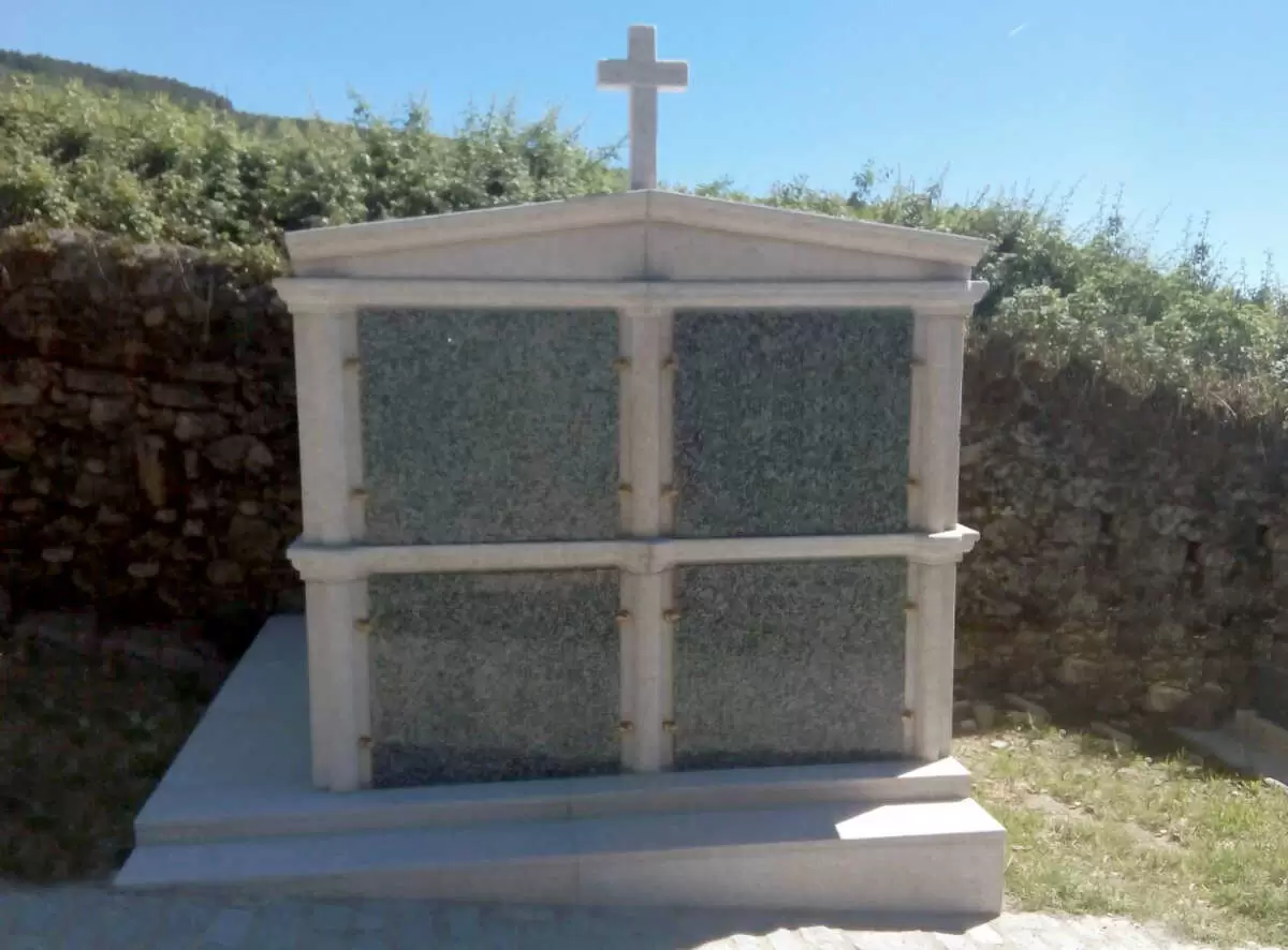 Panteón de cantería