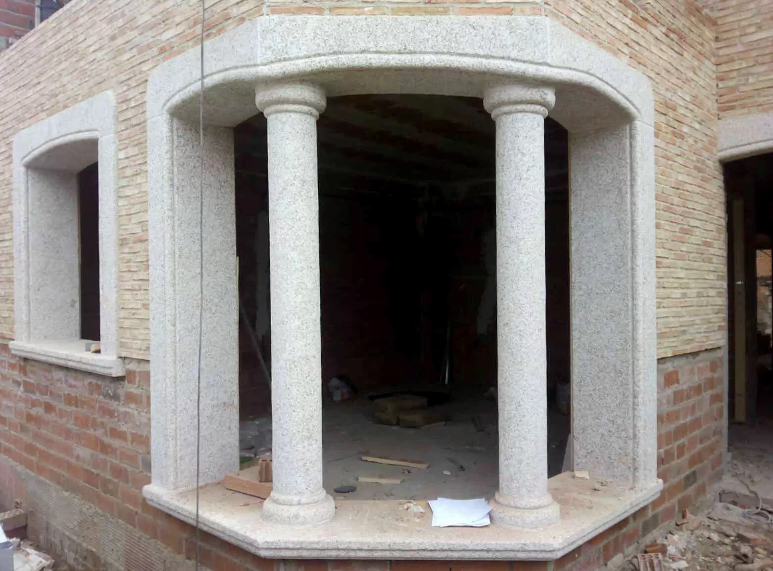Casa con esquinero de cantería