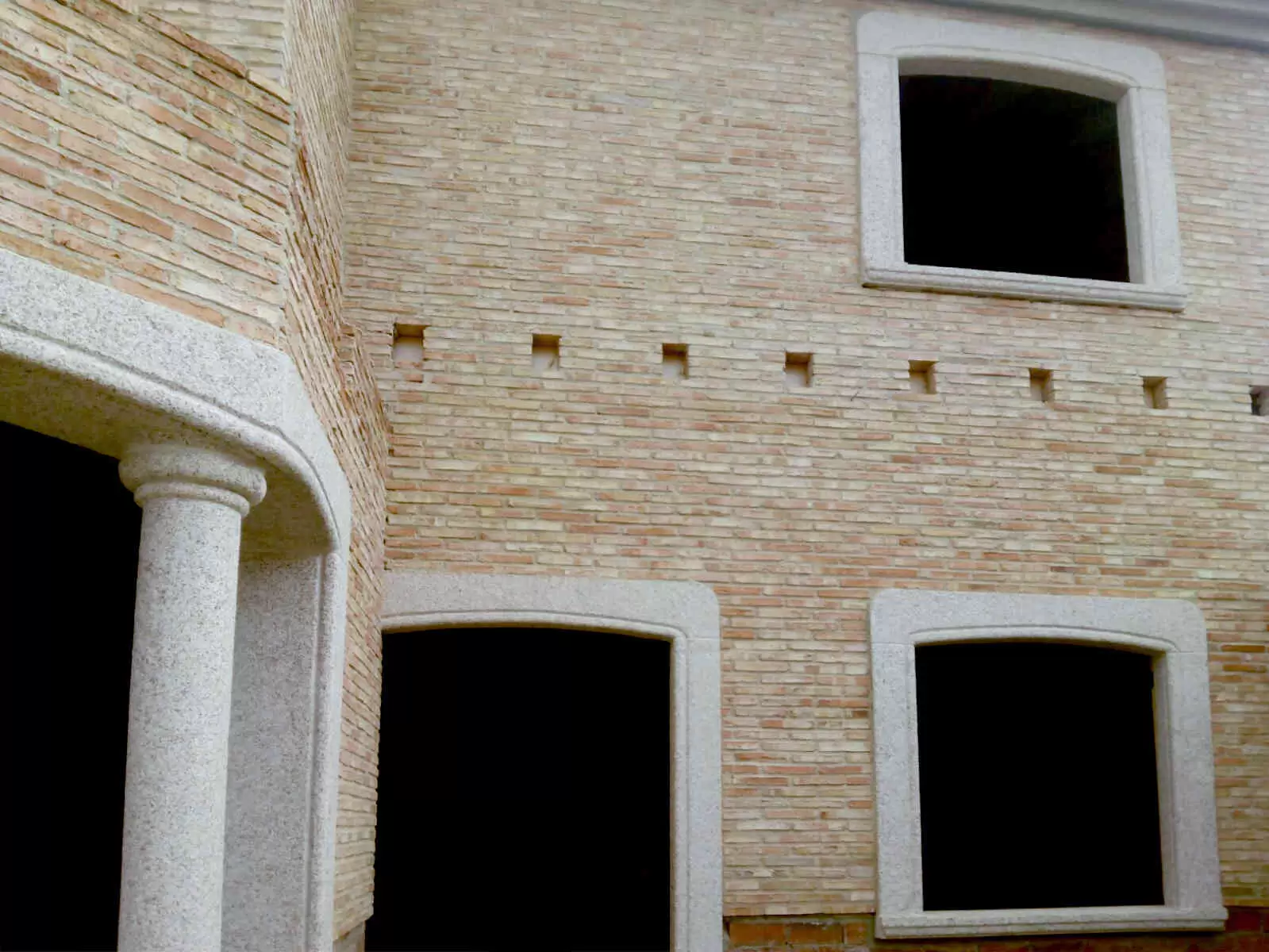 Casa con esquinero de cantería - Imagen 2