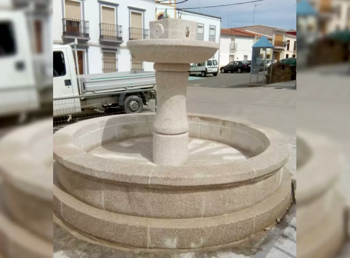 Fuente redonda de cantería