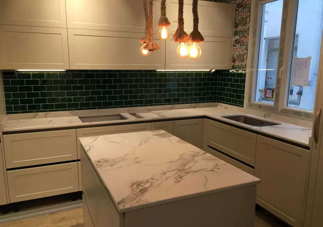 Encimera con isla de porcelánico Blanco