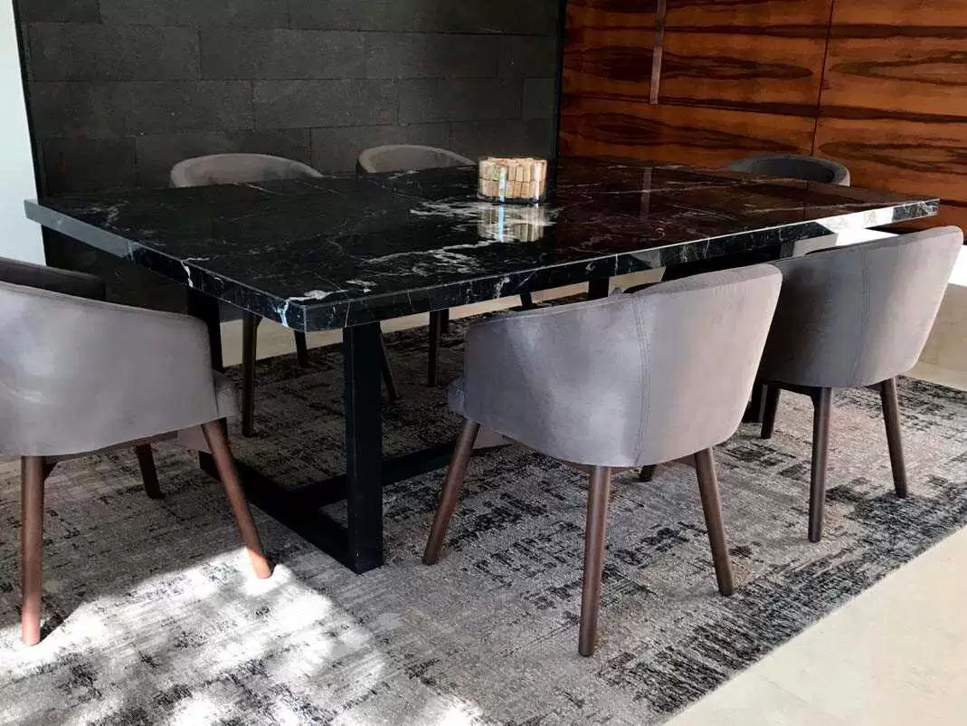 Mesa de granito Negro Cheyenne