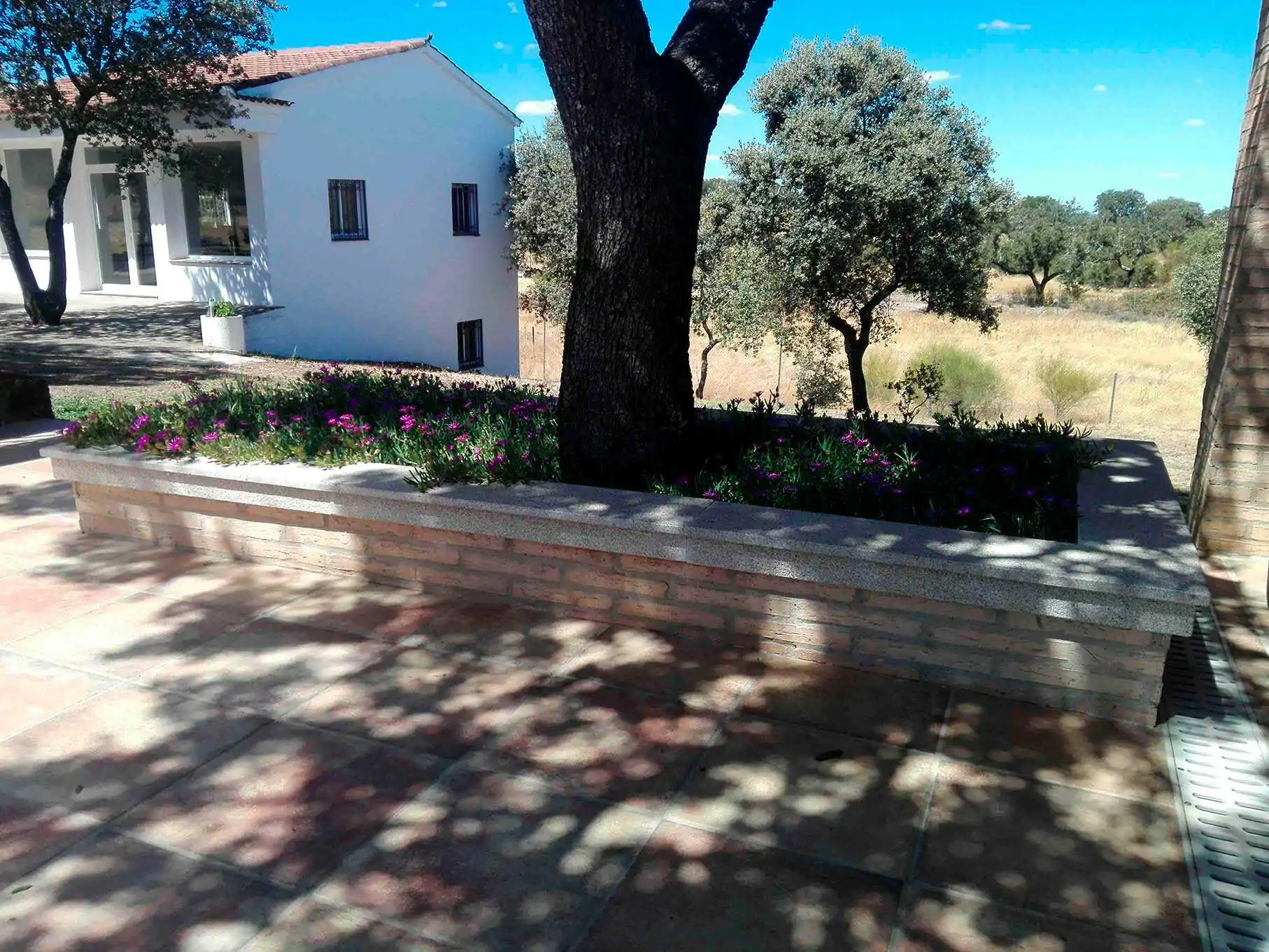 Revestimiento para macetero en granito Albero - Imagen 4