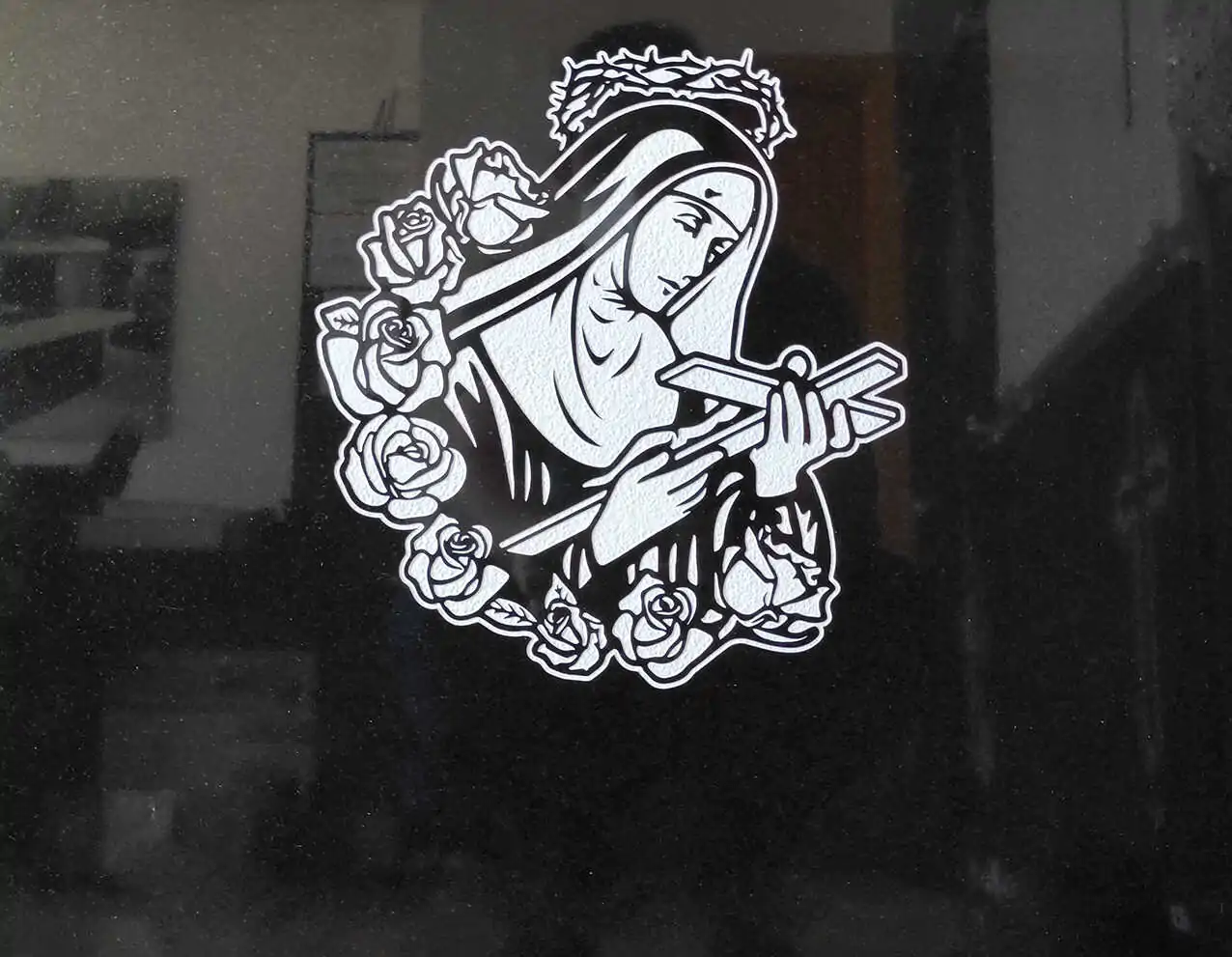 Lápida con Santa Rita