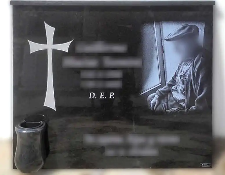 Lápida con foto de fallecido en láser