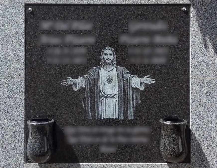 Lápida con Sagrado Corazón de Jesús en láser