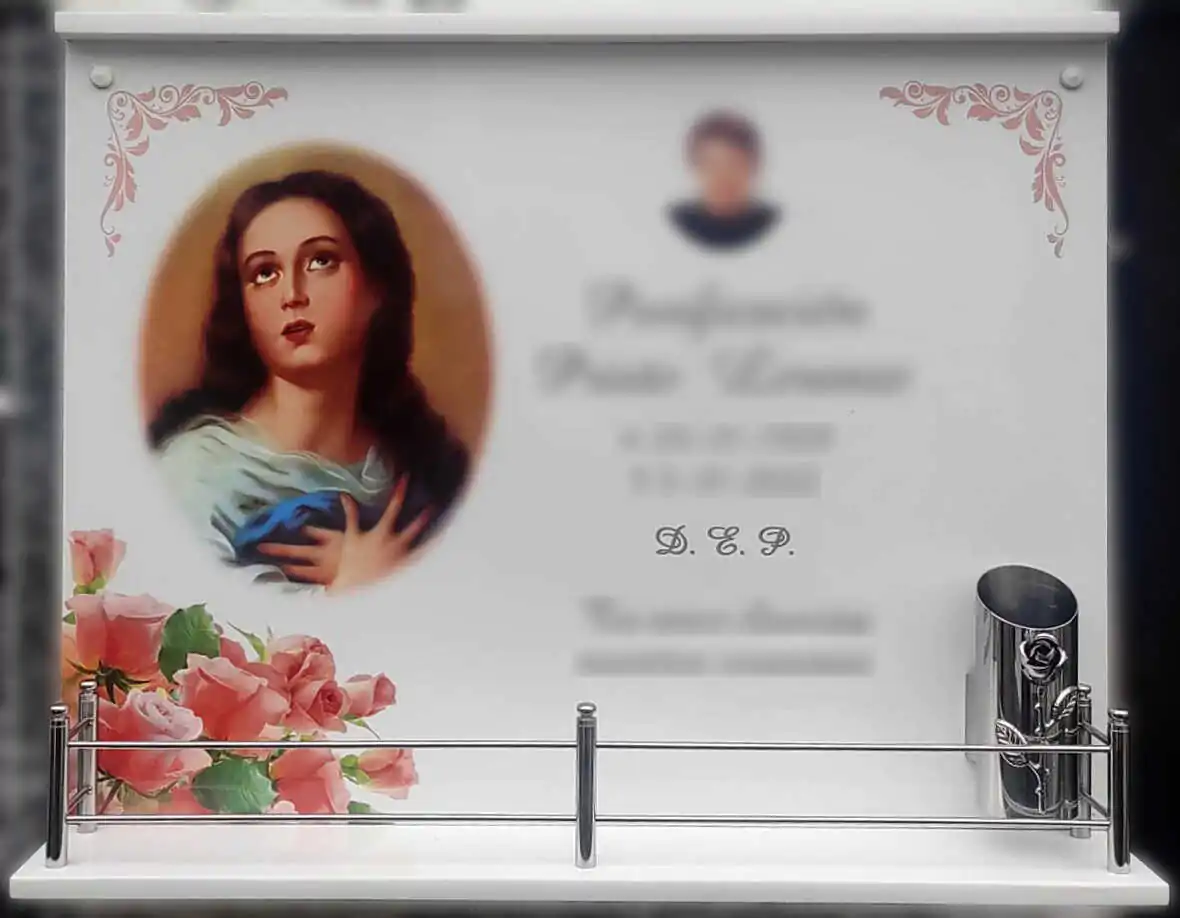 Lápida de porcelana con barandilla