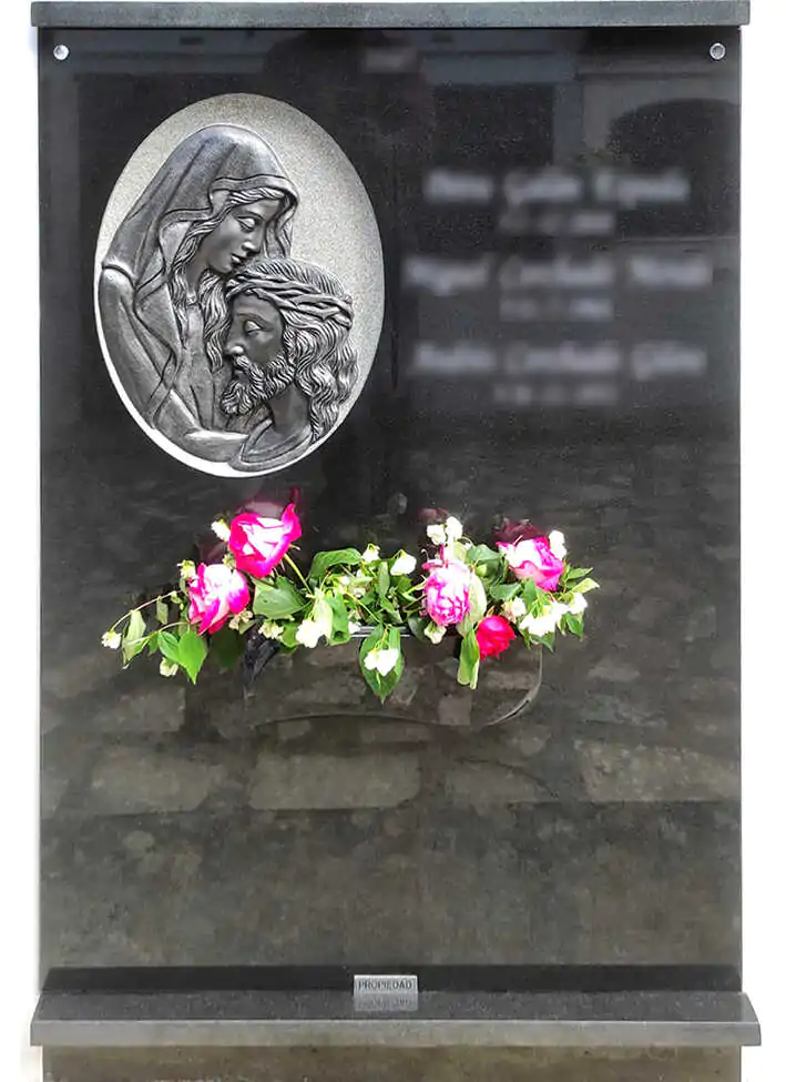 Panteón de La piedad tallada